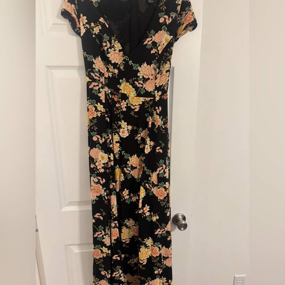 Black Floral Maxi Dress with V neck and Slit Leg Size XL